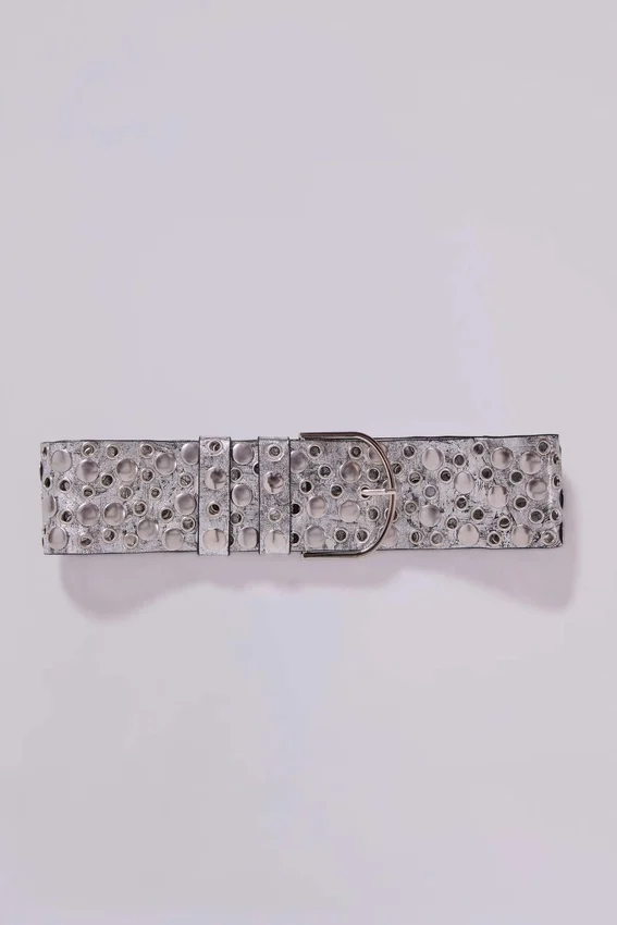 Osmium-bälte med nitar i silver