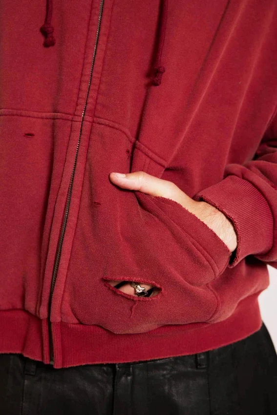 Röd, solblekt hoodie med vaffelfoder och dragkedja