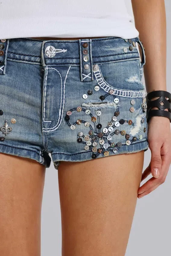 Rock Revival-minishorts i denim med dekorationer