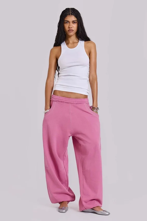 Rosa, vidbyxor med uppvikt benslut i Monster Joggers-stil