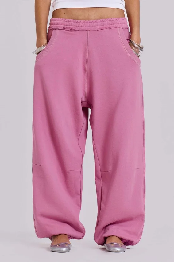 Rosa, vidbyxor med uppvikt benslut i Monster Joggers-stil