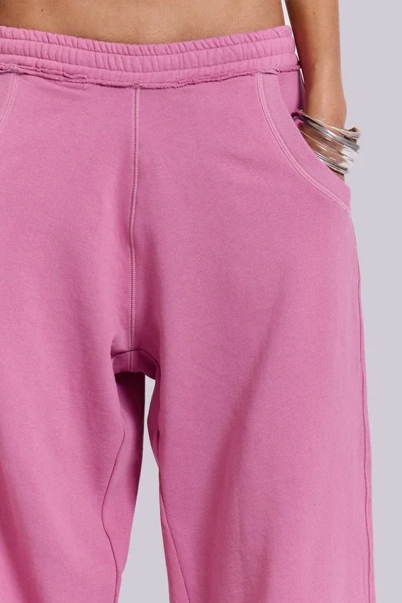 Rosa, vidbyxor med uppvikt benslut i Monster Joggers-stil