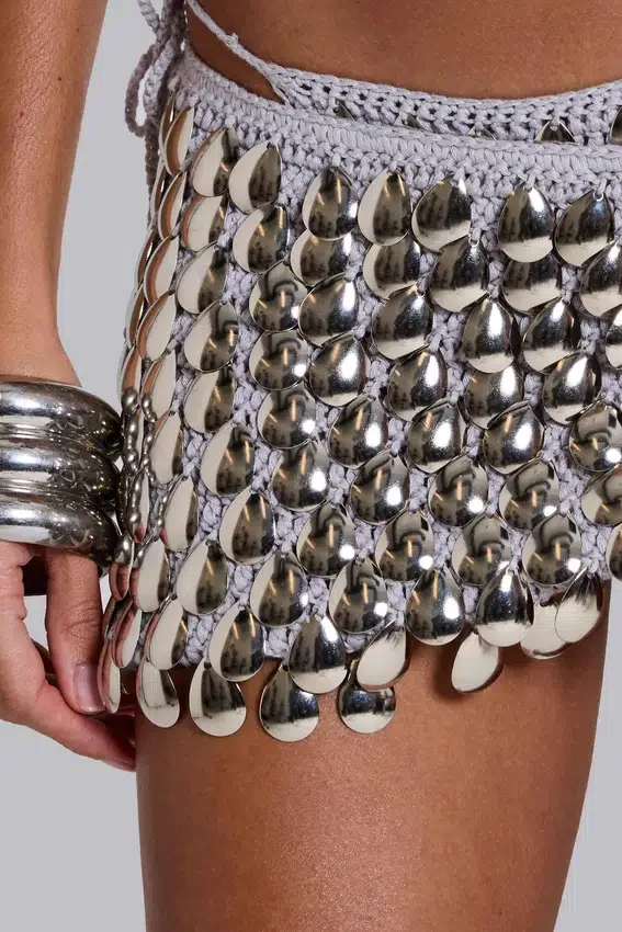 Selka sarong i virkat med metallpärlor