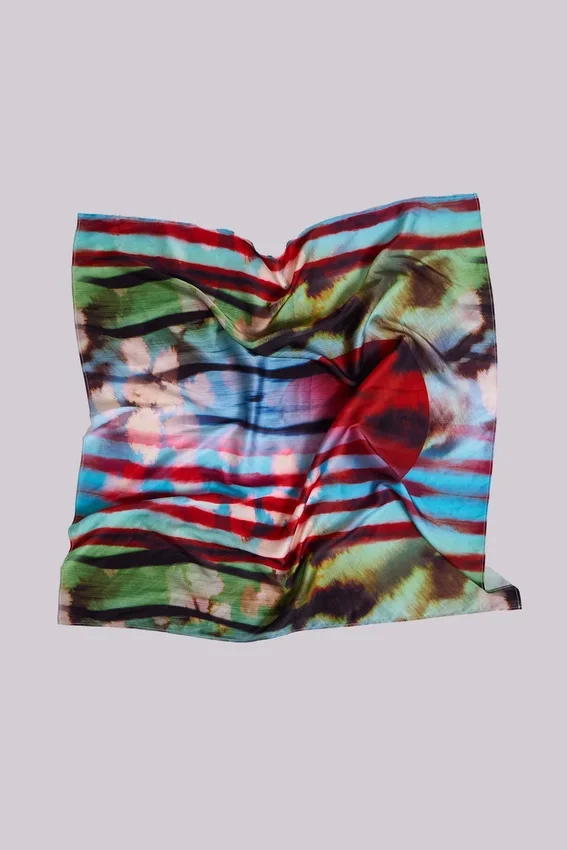 Solaris satinbandana med flera bäralternativ för halsdukar