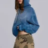 Solblekt hoodie i våffelväv med nitar