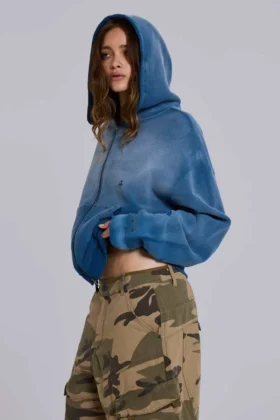 Solblekt hoodie i våffelväv med nitar