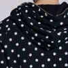 Svart hoodie med prickar