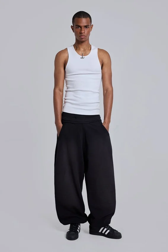 Svarta, baggy Monster Joggers med uppvikt nederkant