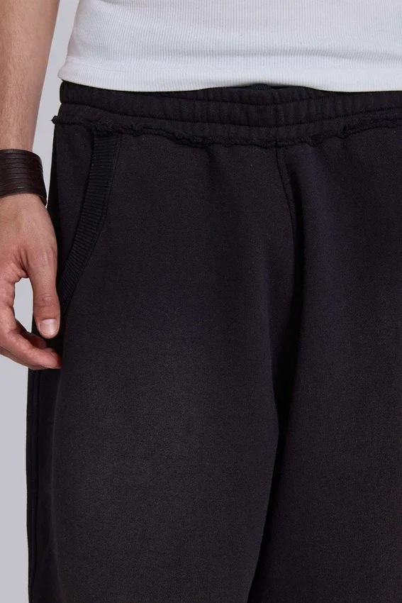Svarta, baggy Monster Joggers med uppvikt nederkant