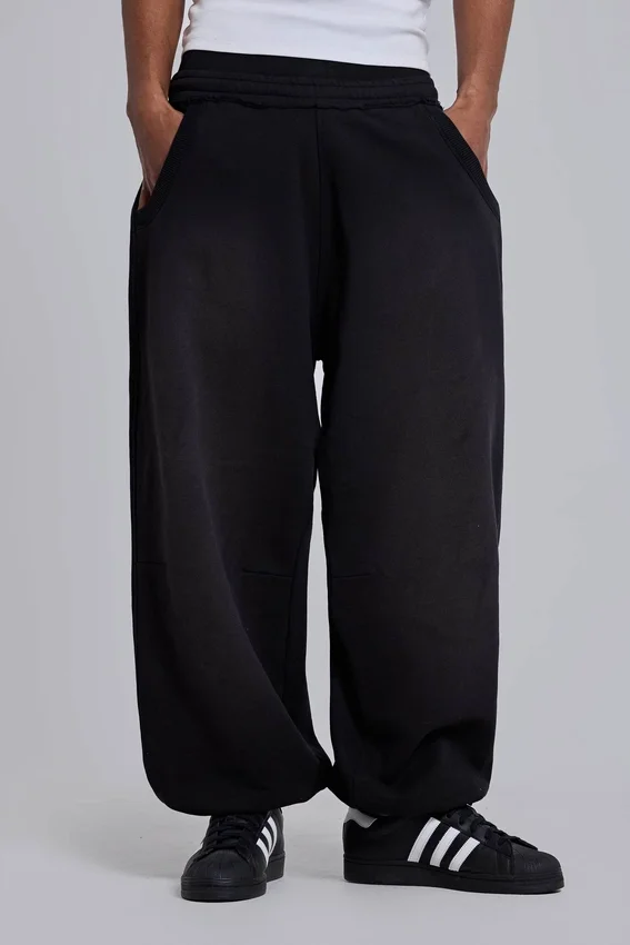 Svarta, baggy Monster Joggers med uppvikt nederkant