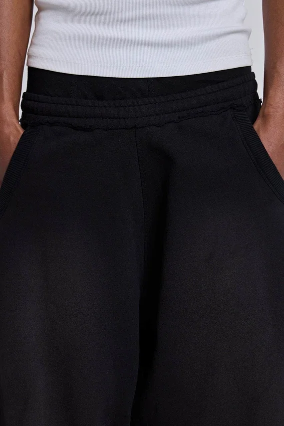 Svarta, baggy Monster Joggers med uppvikt nederkant