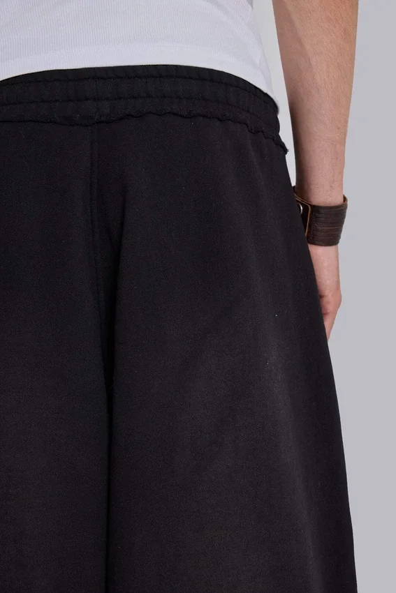 Svarta, baggy Monster Joggers med uppvikt nederkant
