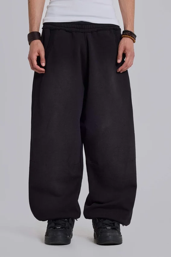 Svarta, baggy Monster Joggers med uppvikt nederkant