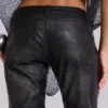 Svarta Cooper-jeans i PU med utsvängda ben