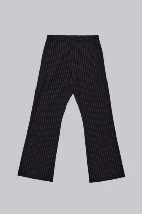 Svarta kostymbyxor med finränder och staplad bootcut