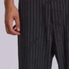 Svarta kostymbyxor med finränder och staplad bootcut