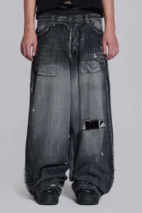 Svarta, slitna XL Colossus Jeans