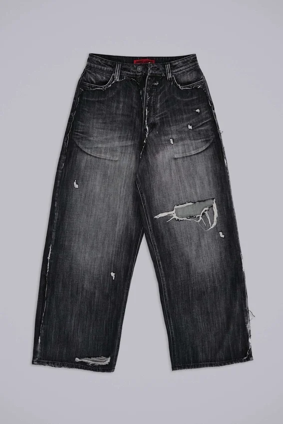 Svarta, slitna XL Colossus Jeans