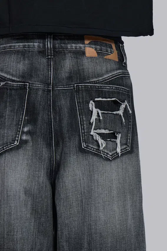 Svarta, slitna XL Colossus Jeans