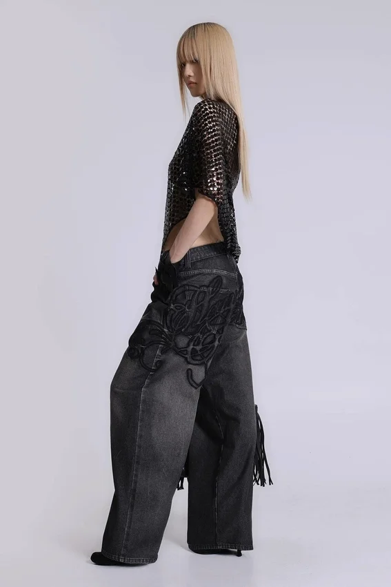 Svarta XL Colossus Jeans med upphöjd broderi