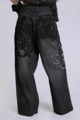 Svarta XL Colossus Jeans med upphöjd broderi