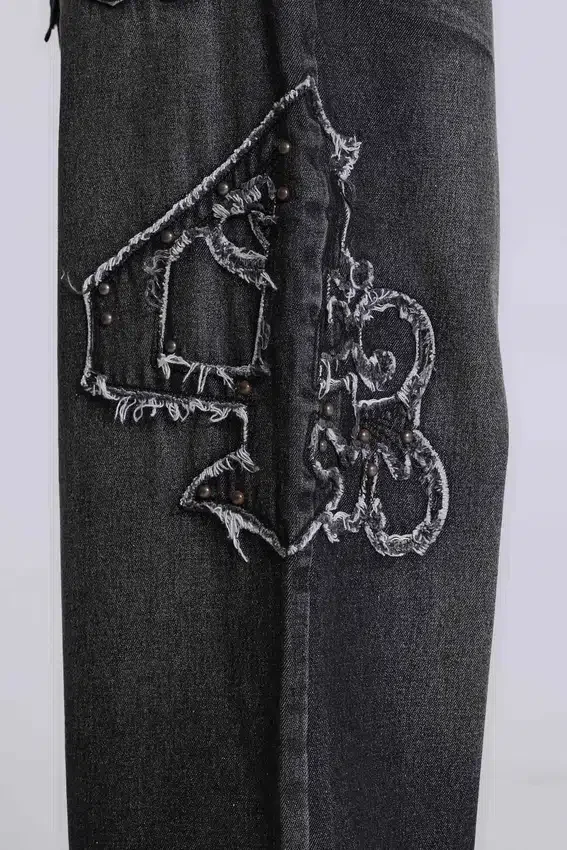 Svarta XL Colossus Jeans med upphöjd broderi