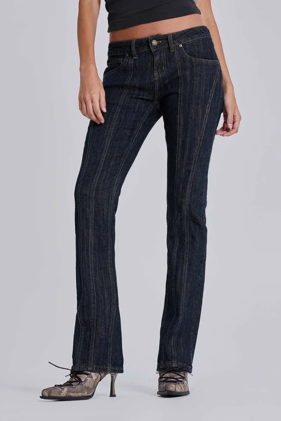 Trinity Cooper-jeans med utsvängda ben