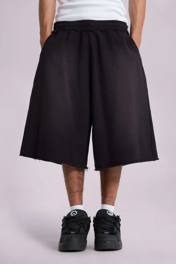 Tvättade svarta Monster Jogger-shorts i baggy-modell