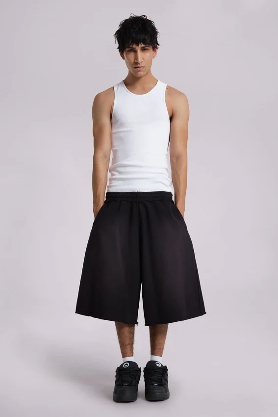 Tvättade svarta Monster Jogger-shorts i baggy-modell