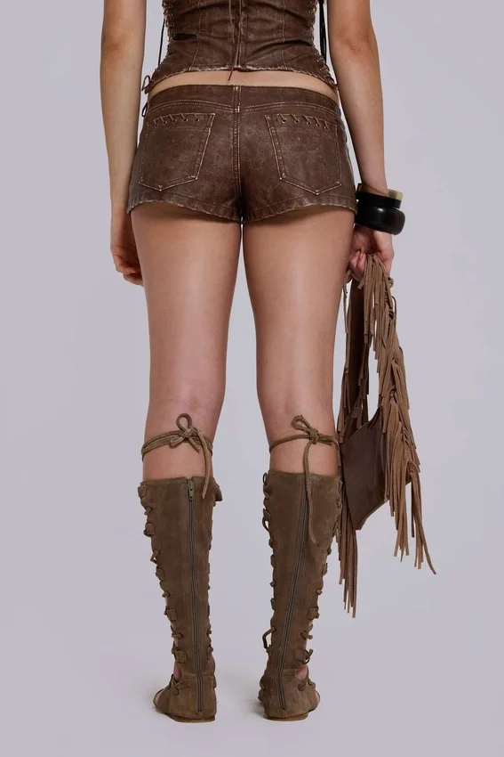 Vaca Whipstitch minishorts i brunt imitationsläder