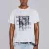 Vit kort T-shirt med etsningsmönster