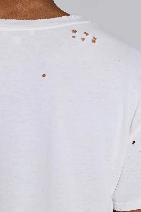 Vit kort T-shirt med etsningsmönster