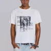 Vit kort T-shirt med etsningsmönster