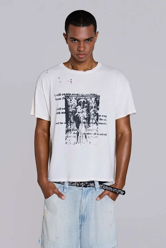 Vit kort T-shirt med etsningsmönster