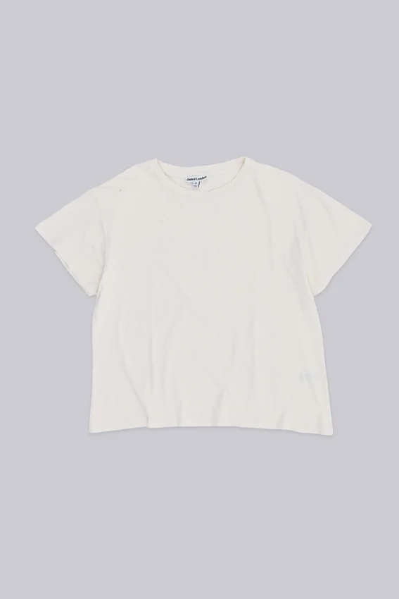 Vit kort T-shirt med fjärilsmotiv